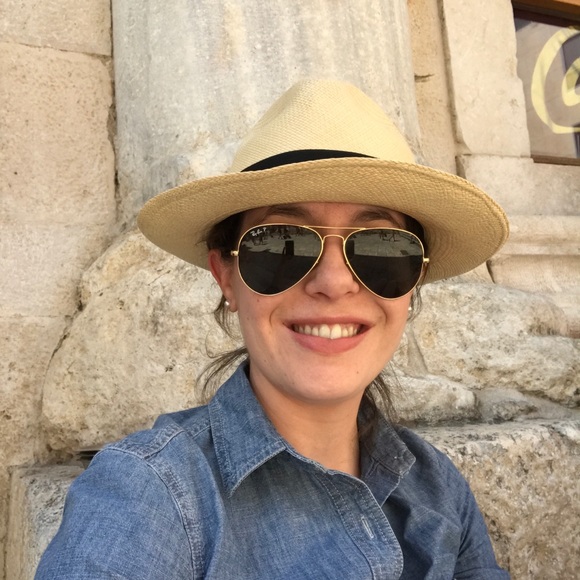Meet your Posher, Claire - Picture 1 of 1